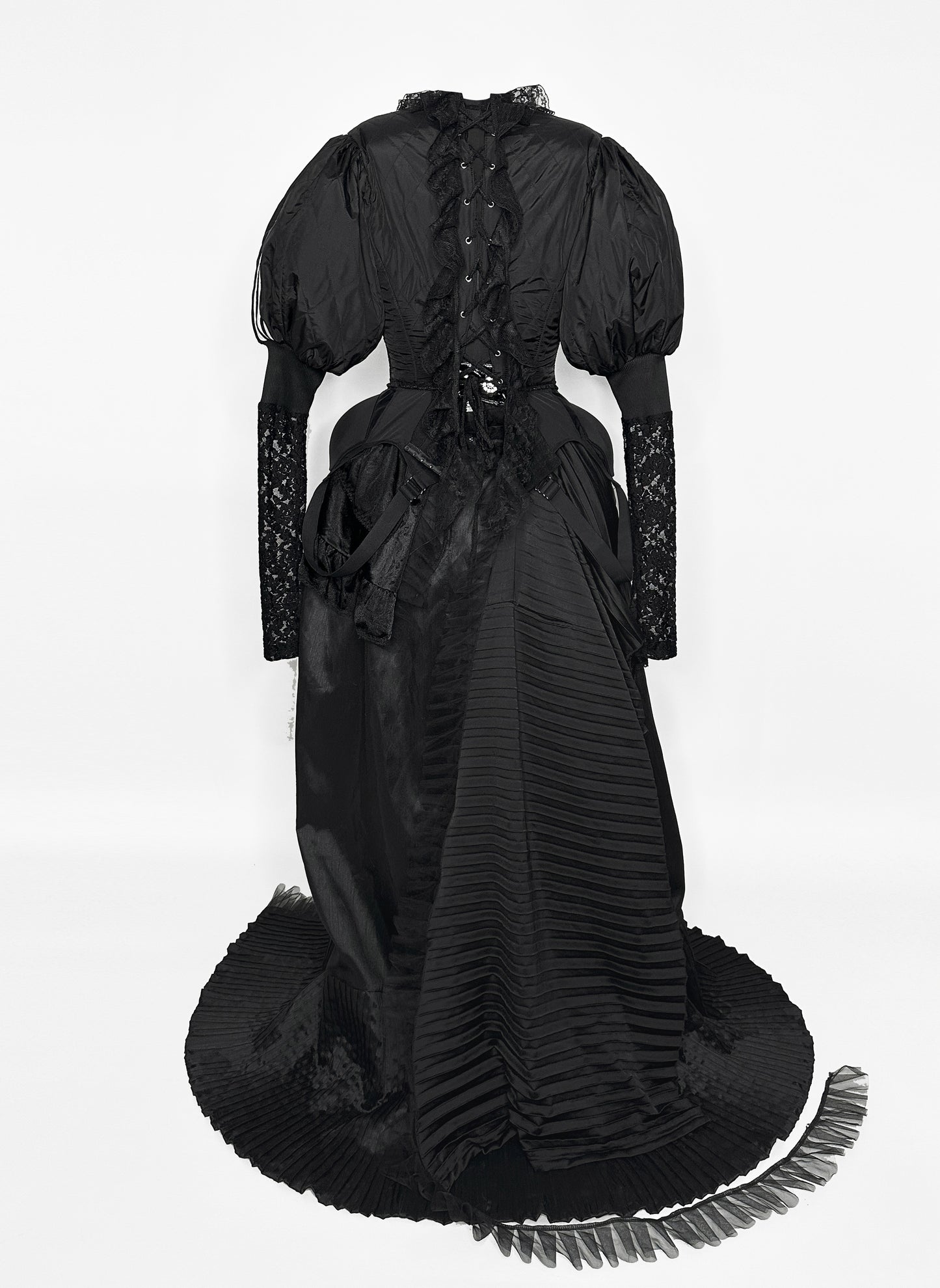 3R UPCYCLED / GOTHIC RUNNER DRESS 1OF1