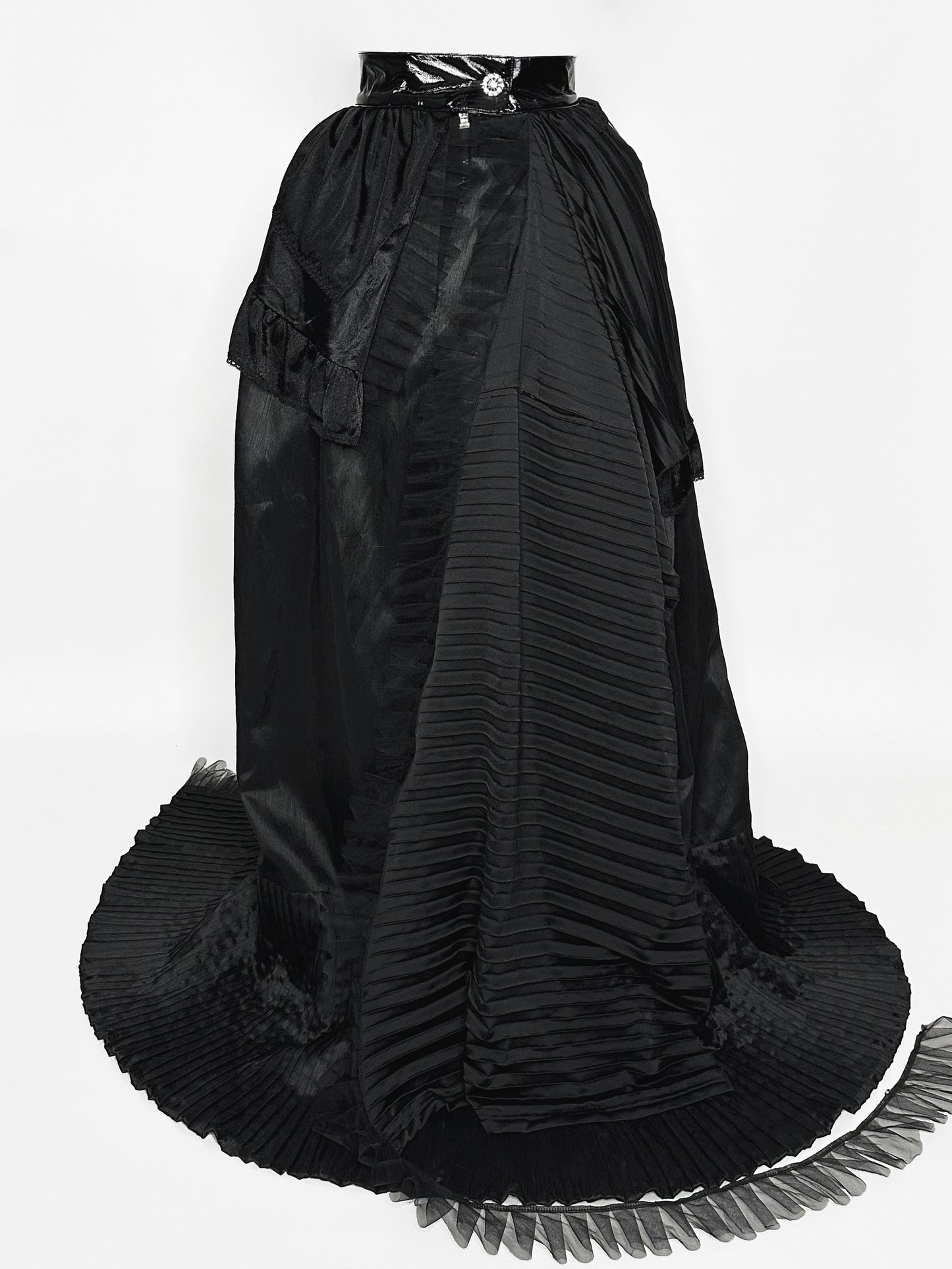 3R UPCYCLED / GOTHIC RUNNER SKIRT