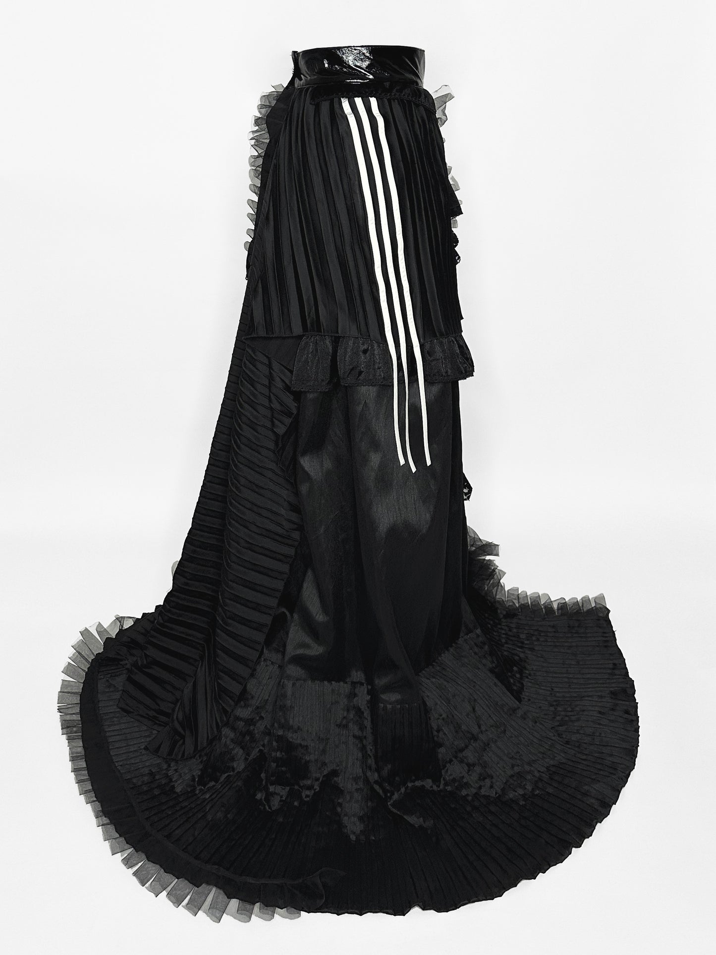 3R UPCYCLED / GOTHIC RUNNER SKIRT